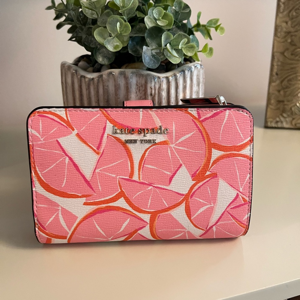 Gorgeous Kate Spade grapefruit wallet EUC